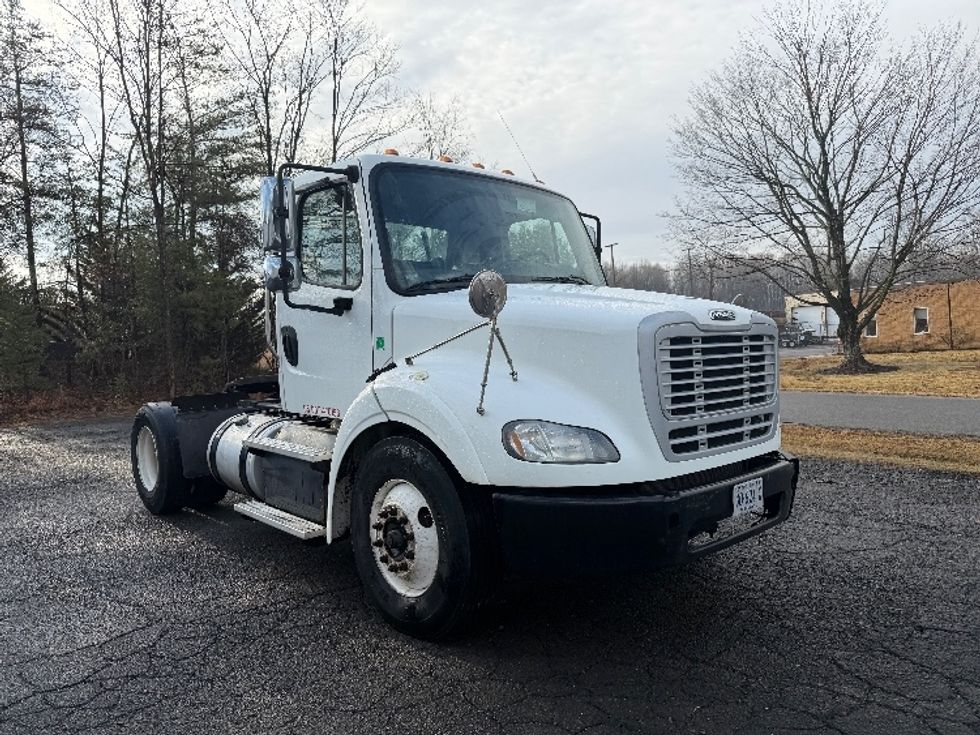 Day Cab Tractor-Heavy Duty Tractors-Freightliner-2016-M211242S-Manassas-VA-141,128\n\t\tmiles-$ 14,000 - Image 1