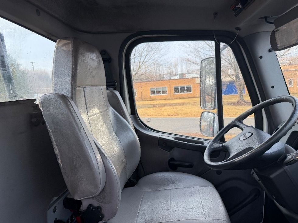 Day Cab Tractor-Heavy Duty Tractors-Freightliner-2016-M211242S-Manassas-VA-141,128\n\t\tmiles-$ 14,000 - Image 11