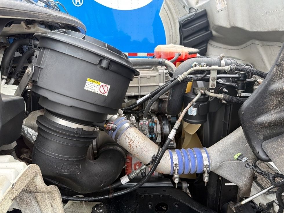 Day Cab Tractor-Heavy Duty Tractors-Freightliner-2016-M211242S-Manassas-VA-141,128\n\t\tmiles-$ 14,000 - Image 14