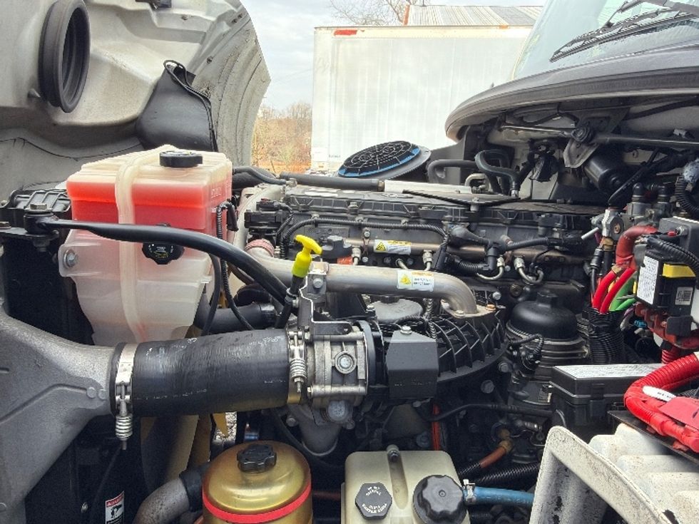 Day Cab Tractor-Heavy Duty Tractors-Freightliner-2016-M211242S-Manassas-VA-141,128\n\t\tmiles-$ 14,000 - Image 15