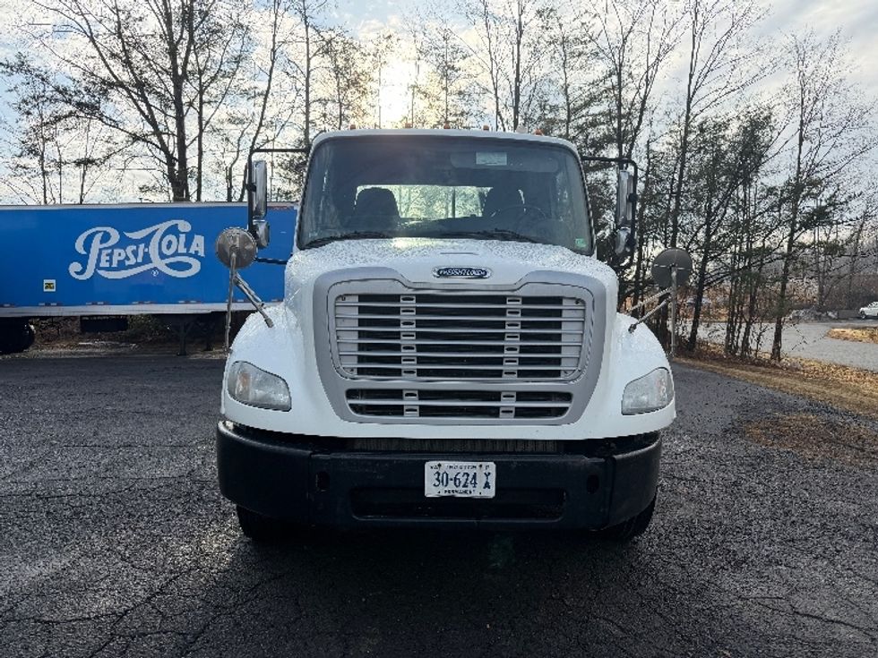 Day Cab Tractor-Heavy Duty Tractors-Freightliner-2016-M211242S-Manassas-VA-141,128\n\t\tmiles-$ 14,000 - Image 2