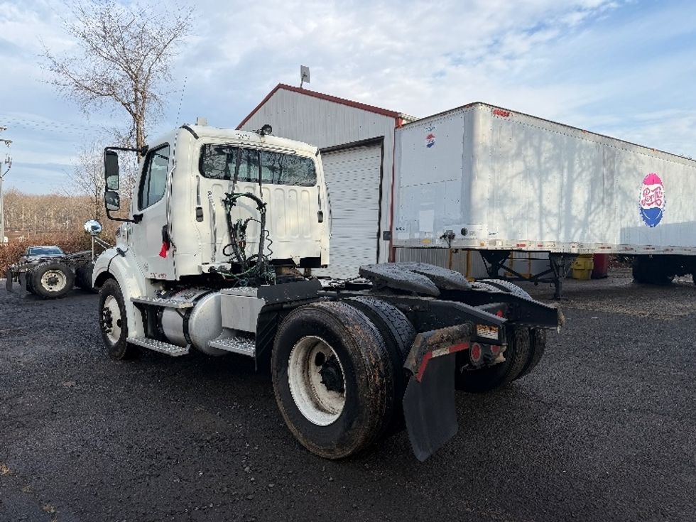 Day Cab Tractor-Heavy Duty Tractors-Freightliner-2016-M211242S-Manassas-VA-141,128\n\t\tmiles-$ 14,000 - Image 5
