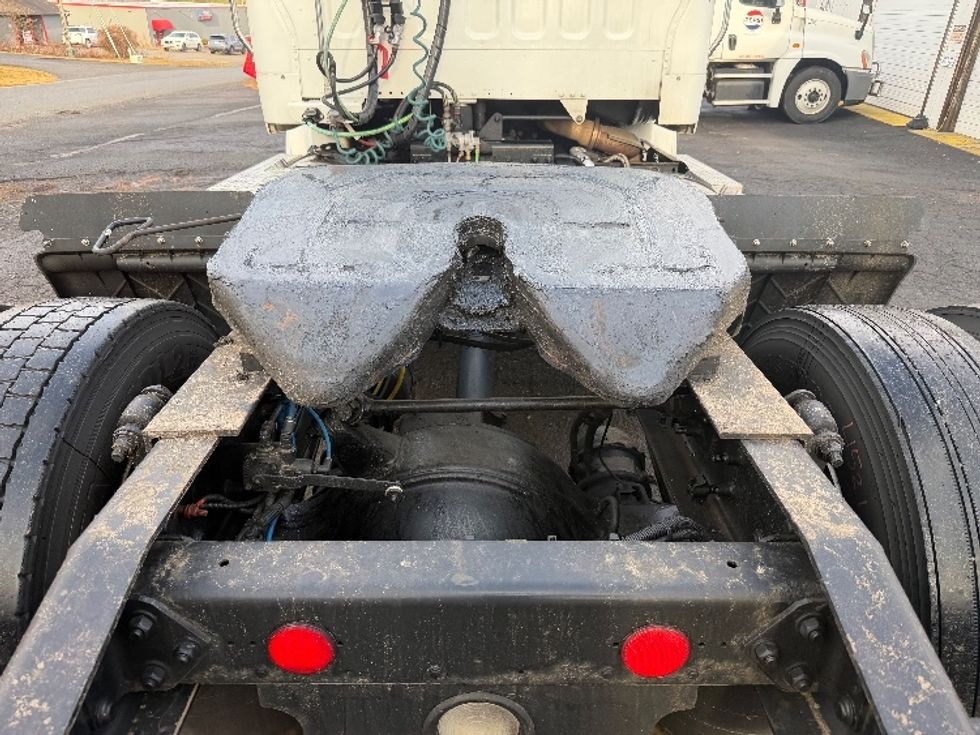 Day Cab Tractor-Heavy Duty Tractors-Freightliner-2016-M211242S-Manassas-VA-141,128\n\t\tmiles-$ 14,000 - Image 6