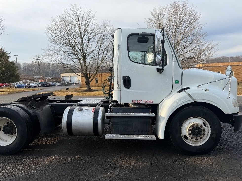 Day Cab Tractor-Heavy Duty Tractors-Freightliner-2016-M211242S-Manassas-VA-141,128\n\t\tmiles-$ 14,000 - Image 8