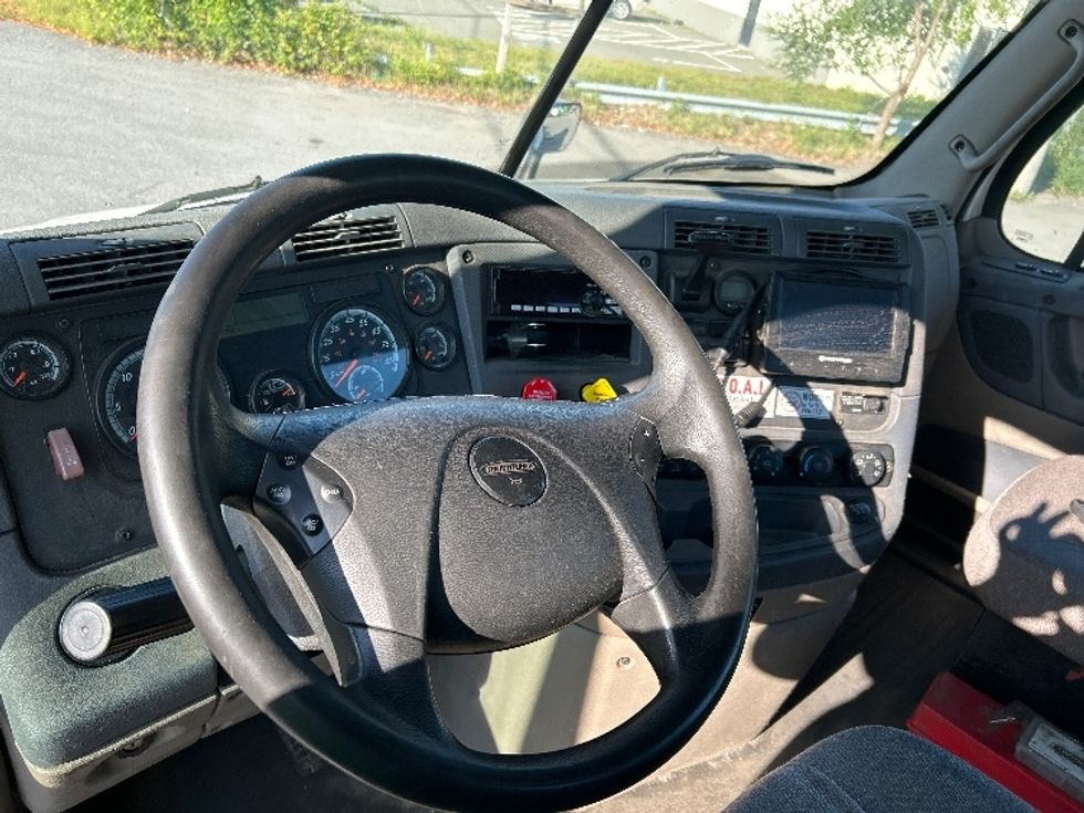 Day Cab Tractor-Heavy Duty Tractors-Freightliner-2017-Cascadia 11342ST-Albany-NY-378,824\n\t\tmiles-$ 26,750 - Image 10