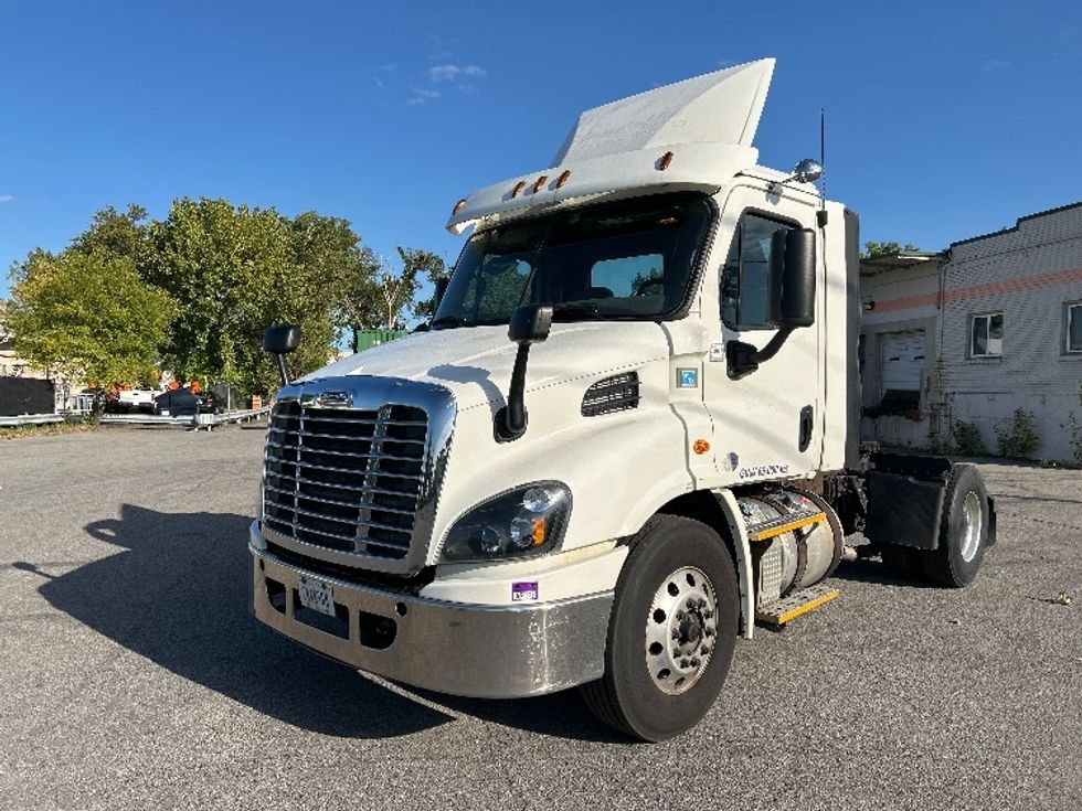 Day Cab Tractor-Heavy Duty Tractors-Freightliner-2017-Cascadia 11342ST-Albany-NY-378,824\n\t\tmiles-$ 26,750 - Image 3