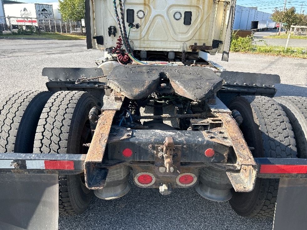 Day Cab Tractor-Heavy Duty Tractors-Freightliner-2017-Cascadia 11342ST-Albany-NY-378,824\n\t\tmiles-$ 26,750 - Image 6