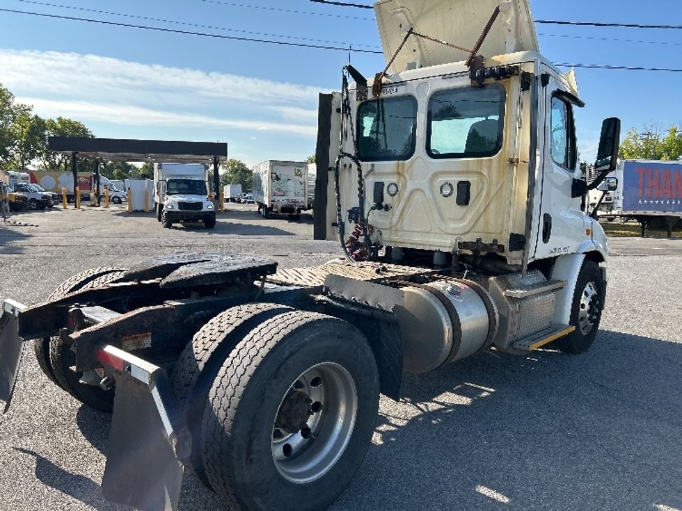 Day Cab Tractor-Heavy Duty Tractors-Freightliner-2017-Cascadia 11342ST-Albany-NY-378,824\n\t\tmiles-$ 26,750 - Image 7