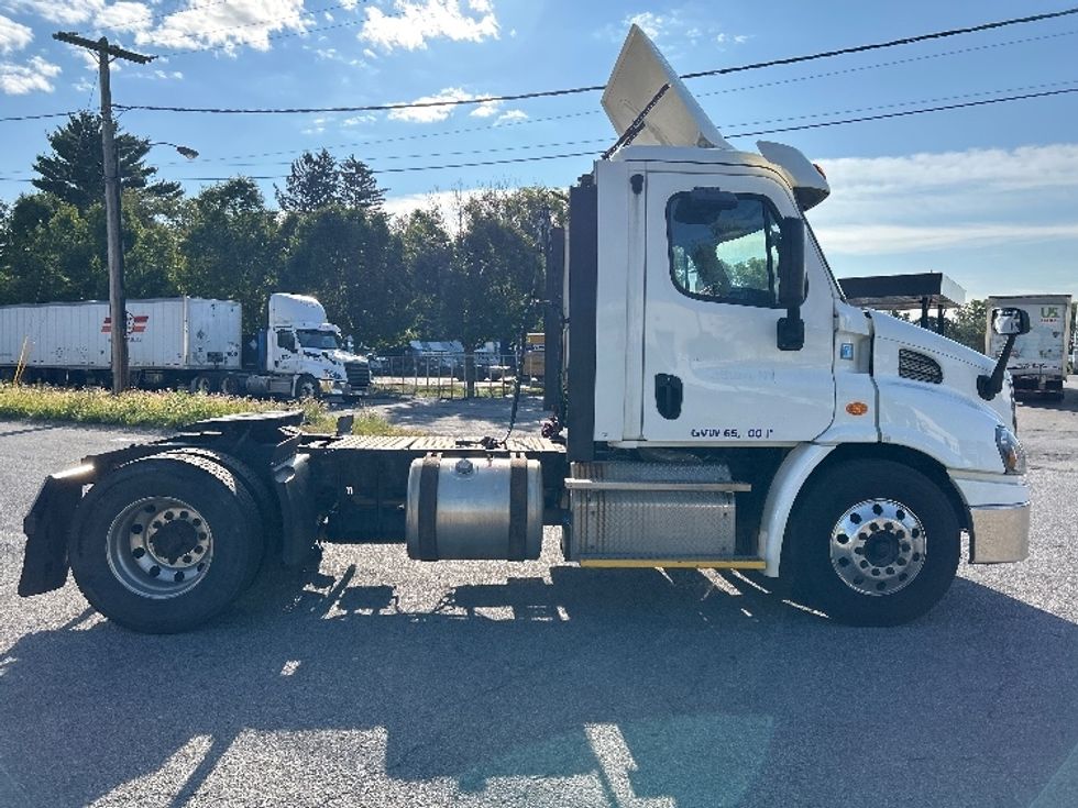 Day Cab Tractor-Heavy Duty Tractors-Freightliner-2017-Cascadia 11342ST-Albany-NY-378,824\n\t\tmiles-$ 26,750 - Image 8
