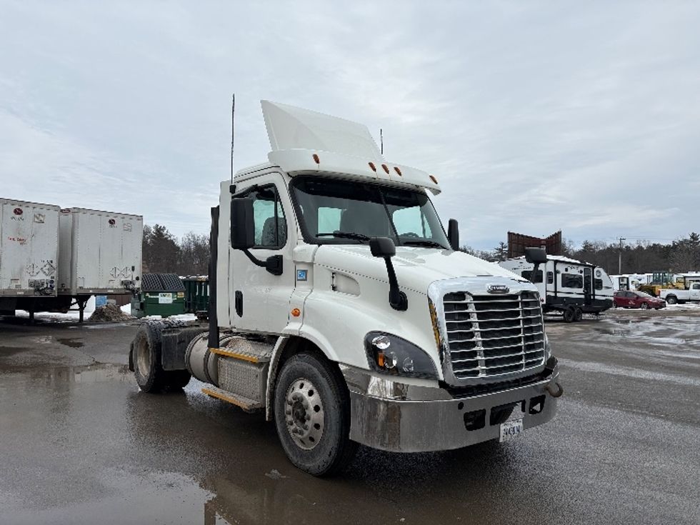 Day Cab Tractor-Heavy Duty Tractors-Freightliner-2017-Cascadia 11342ST-Albany-NY-420,213\n\t\tmiles-$ 21,750 - Image 1