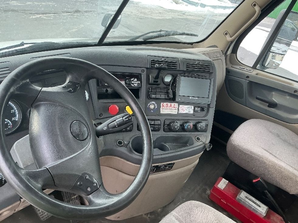 Day Cab Tractor-Heavy Duty Tractors-Freightliner-2017-Cascadia 11342ST-Albany-NY-420,213\n\t\tmiles-$ 21,750 - Image 10