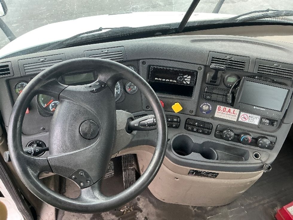 Day Cab Tractor-Heavy Duty Tractors-Freightliner-2017-Cascadia 11342ST-Albany-NY-420,213\n\t\tmiles-$ 21,750 - Image 11