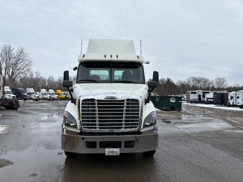 Day Cab Tractor-Heavy Duty Tractors-Freightliner-2017-Cascadia 11342ST-Albany-NY-420,213\n\t\tmiles-$ 21,750 - Image 2