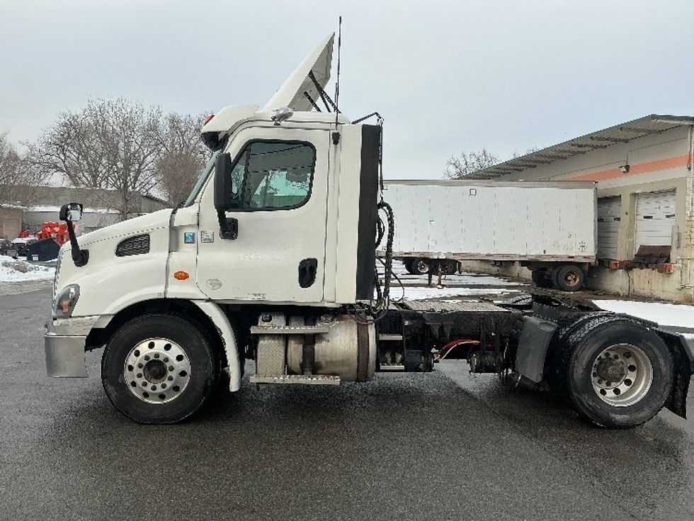 Day Cab Tractor-Heavy Duty Tractors-Freightliner-2017-Cascadia 11342ST-Albany-NY-420,213\n\t\tmiles-$ 21,750 - Image 4
