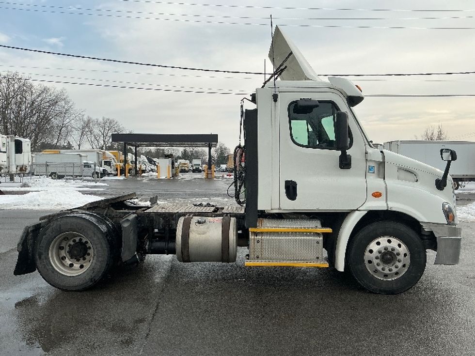 Day Cab Tractor-Heavy Duty Tractors-Freightliner-2017-Cascadia 11342ST-Albany-NY-420,213\n\t\tmiles-$ 21,750 - Image 8