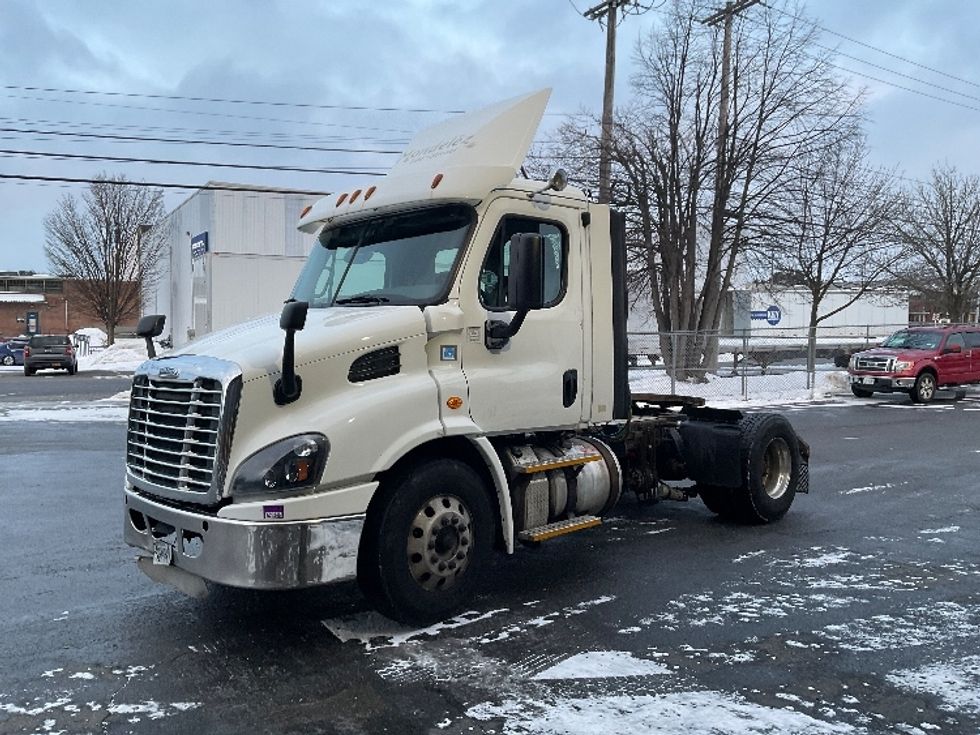 Day Cab Tractor-Heavy Duty Tractors-Freightliner-2017-Cascadia 11342ST-Albany-NY-422,044\n\t\tmiles-$ 22,500 - Image 1