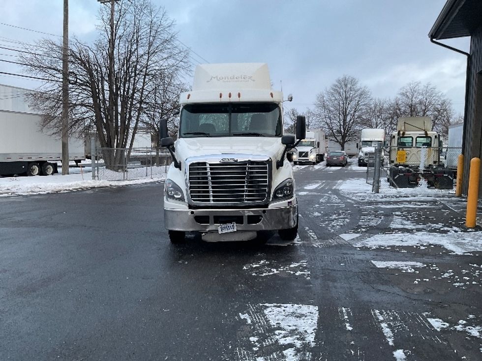 Day Cab Tractor-Heavy Duty Tractors-Freightliner-2017-Cascadia 11342ST-Albany-NY-422,044\n\t\tmiles-$ 22,500 - Image 2