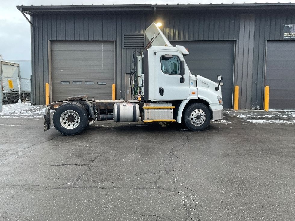 Day Cab Tractor-Heavy Duty Tractors-Freightliner-2017-Cascadia 11342ST-Albany-NY-422,044\n\t\tmiles-$ 22,500 - Image 8