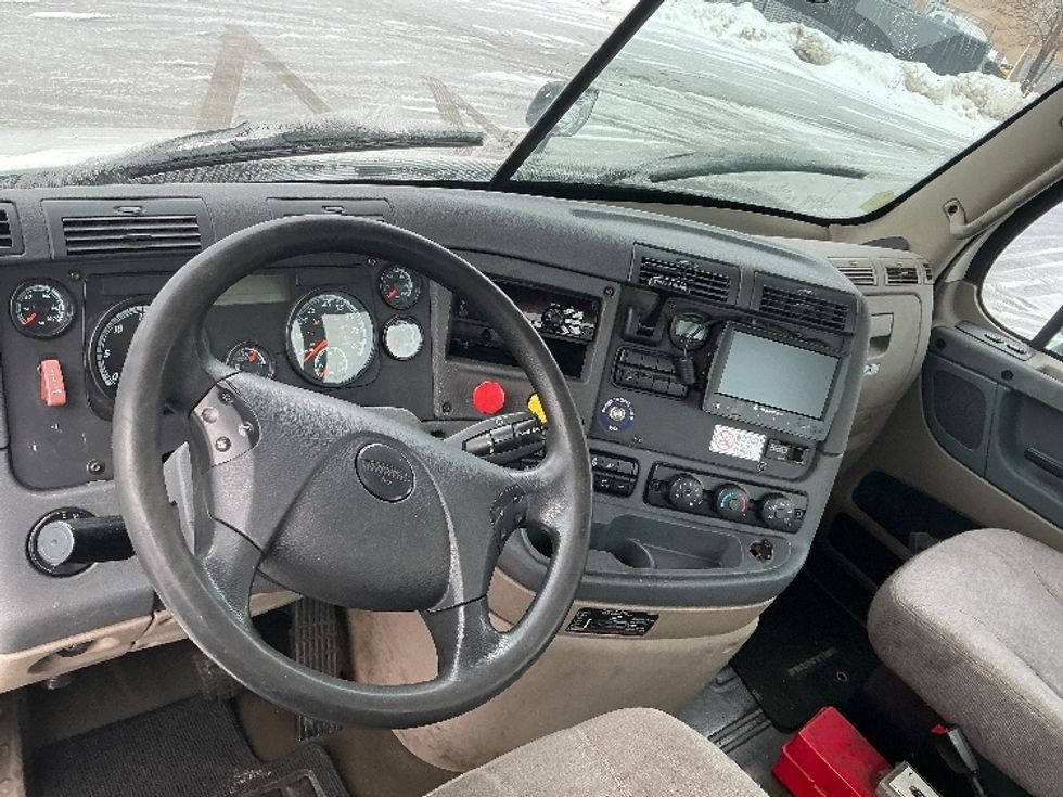 Day Cab Tractor-Heavy Duty Tractors-Freightliner-2017-Cascadia 11342ST-Albany-NY-433,017\n\t\tmiles-$ 21,250 - Image 10