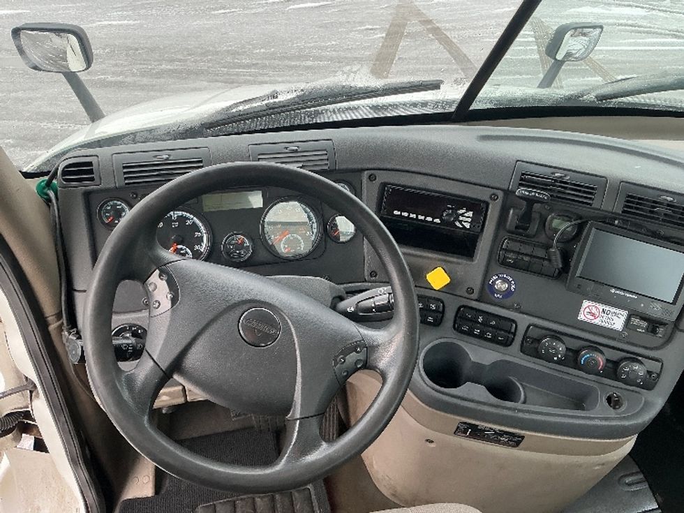 Day Cab Tractor-Heavy Duty Tractors-Freightliner-2017-Cascadia 11342ST-Albany-NY-433,017\n\t\tmiles-$ 21,250 - Image 11