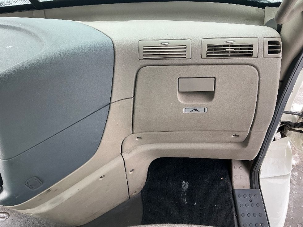 Day Cab Tractor-Heavy Duty Tractors-Freightliner-2017-Cascadia 11342ST-Albany-NY-433,017\n\t\tmiles-$ 21,250 - Image 13