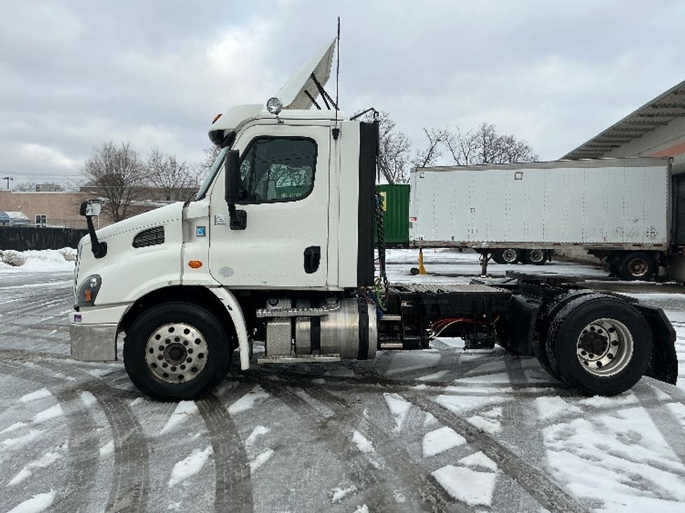 Day Cab Tractor-Heavy Duty Tractors-Freightliner-2017-Cascadia 11342ST-Albany-NY-433,017\n\t\tmiles-$ 21,250 - Image 4