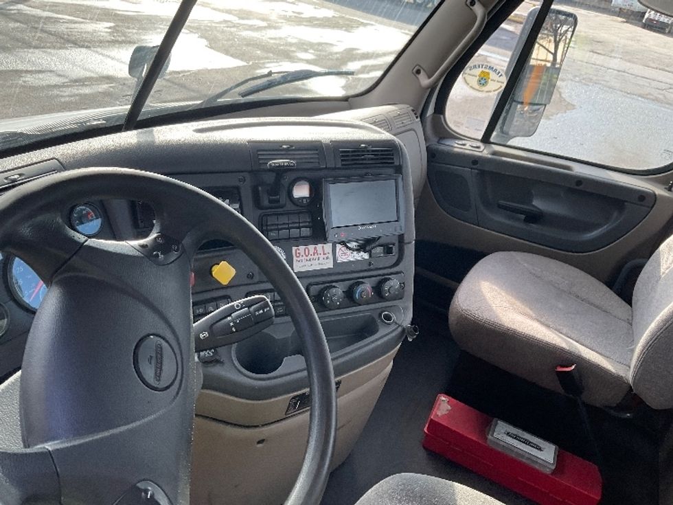 Day Cab Tractor-Heavy Duty Tractors-Freightliner-2017-Cascadia 11342ST-Albany-NY-497,956\n\t\tmiles-$ 20,750 - Image 10