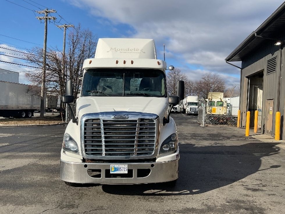 Day Cab Tractor-Heavy Duty Tractors-Freightliner-2017-Cascadia 11342ST-Albany-NY-497,956\n\t\tmiles-$ 20,750 - Image 2