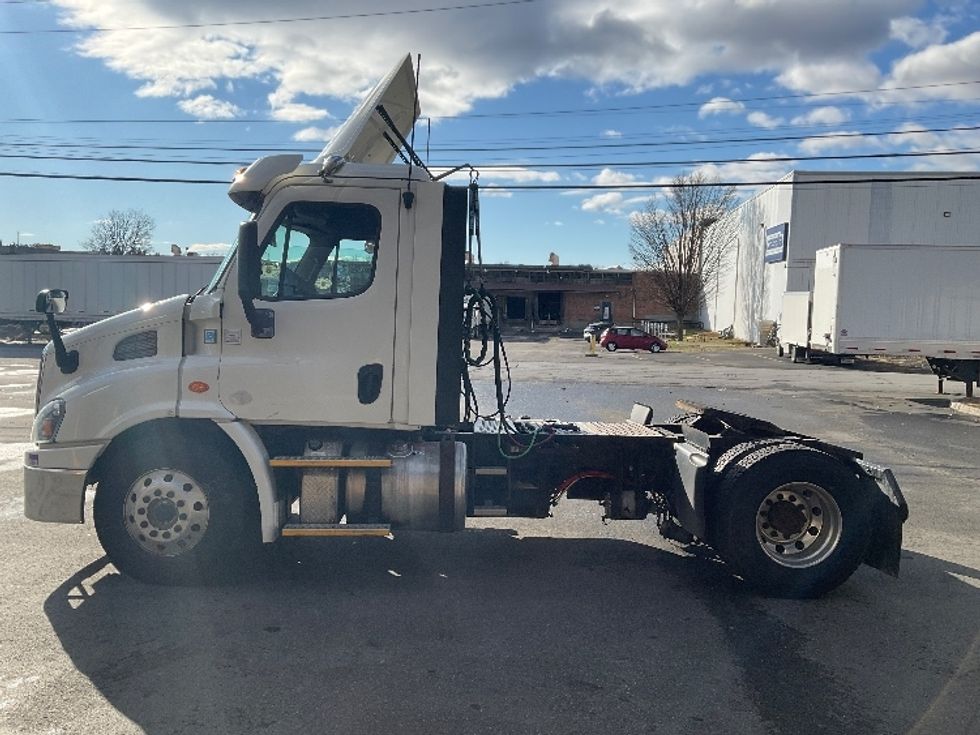 Day Cab Tractor-Heavy Duty Tractors-Freightliner-2017-Cascadia 11342ST-Albany-NY-497,956\n\t\tmiles-$ 20,750 - Image 4