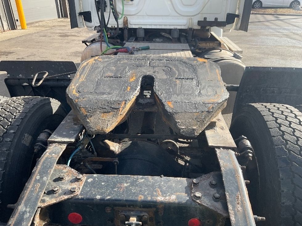 Day Cab Tractor-Heavy Duty Tractors-Freightliner-2017-Cascadia 11342ST-Albany-NY-497,956\n\t\tmiles-$ 20,750 - Image 6