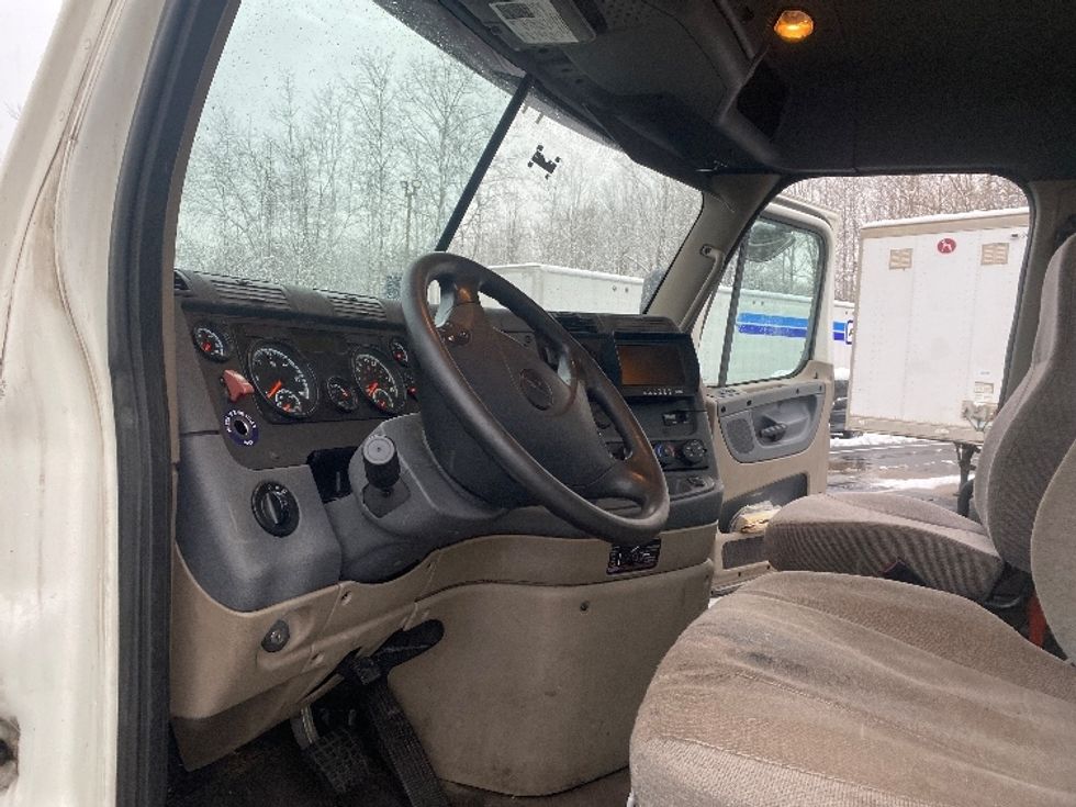Day Cab Tractor-Heavy Duty Tractors-Freightliner-2017-Cascadia 11342ST-Albany-NY-539,416\n\t\tmiles-$ 20,000 - Image 10