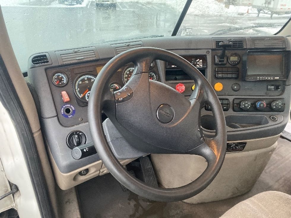 Day Cab Tractor-Heavy Duty Tractors-Freightliner-2017-Cascadia 11342ST-Albany-NY-539,416\n\t\tmiles-$ 20,000 - Image 11