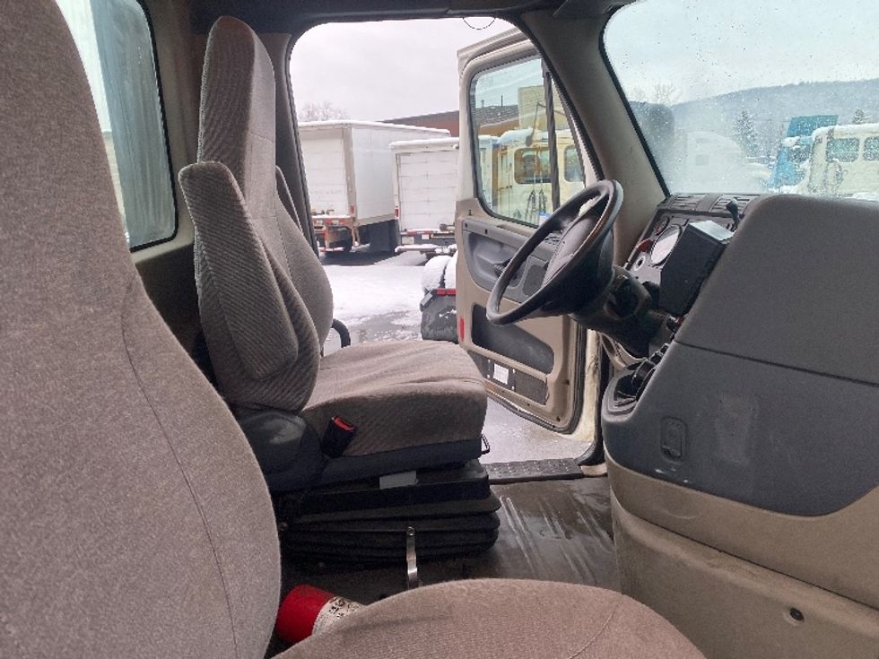 Day Cab Tractor-Heavy Duty Tractors-Freightliner-2017-Cascadia 11342ST-Albany-NY-539,416\n\t\tmiles-$ 20,000 - Image 14