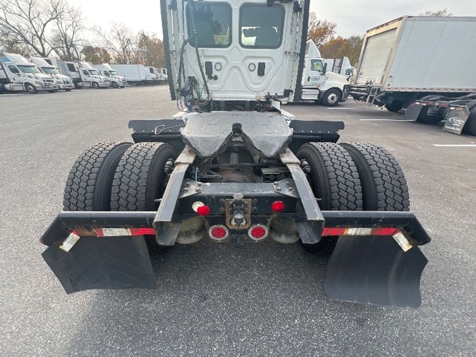 Day Cab Tractor-Heavy Duty Tractors-Freightliner-2017-Cascadia 11342ST-Belcamp-MD-392,742\n\t\tmiles-$ 25,000 - Image 6