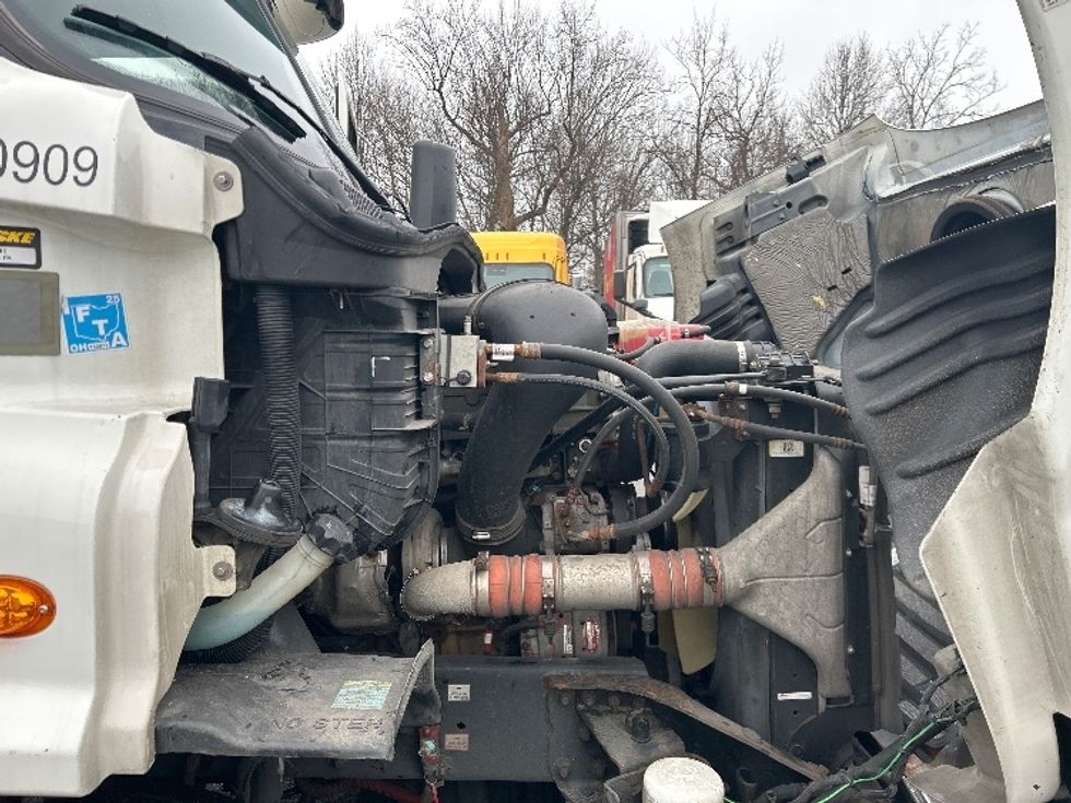 Day Cab Tractor-Heavy Duty Tractors-Freightliner-2017-Cascadia 11342ST-Belcamp-MD-409,598\n\t\tmiles-$ 22,000 - Image 15