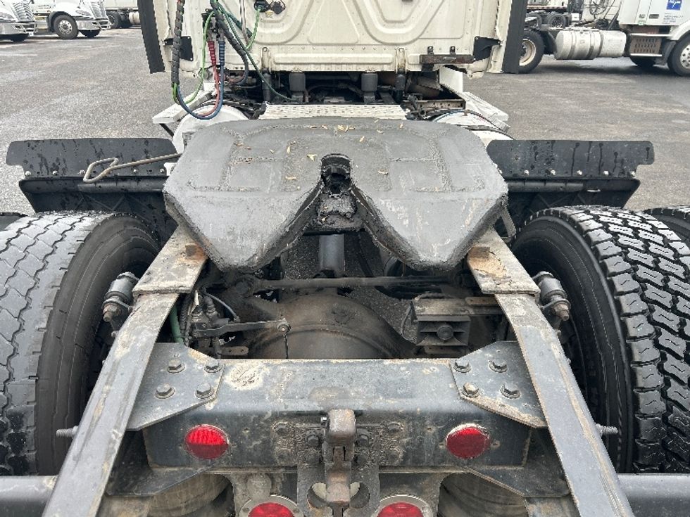 Day Cab Tractor-Heavy Duty Tractors-Freightliner-2017-Cascadia 11342ST-Belcamp-MD-409,598\n\t\tmiles-$ 22,000 - Image 6