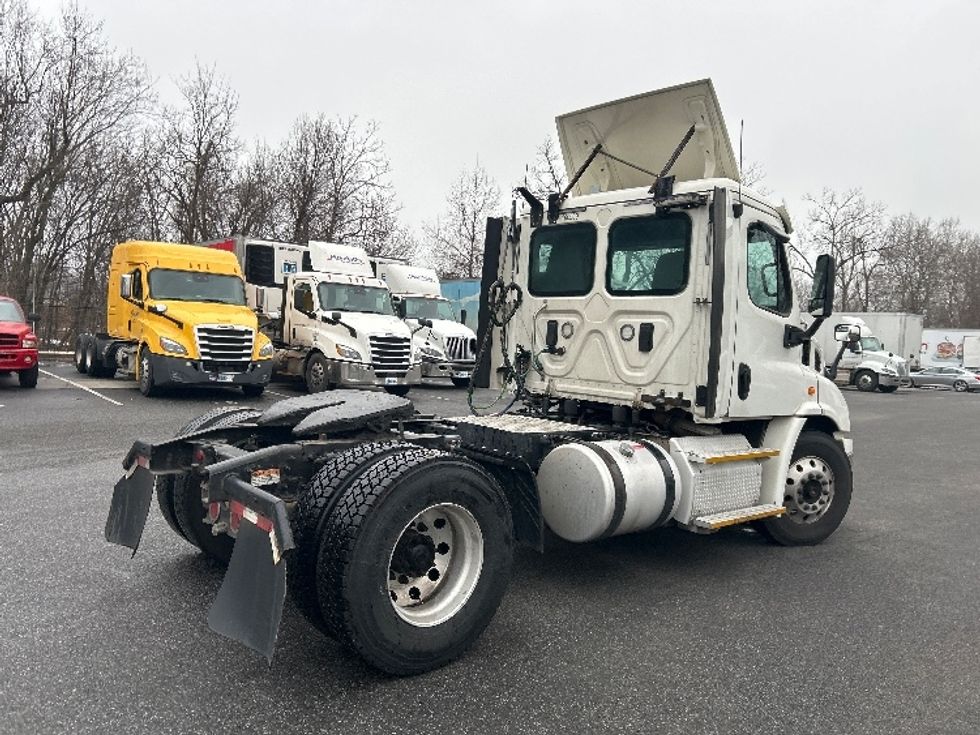 Day Cab Tractor-Heavy Duty Tractors-Freightliner-2017-Cascadia 11342ST-Belcamp-MD-409,598\n\t\tmiles-$ 22,000 - Image 7