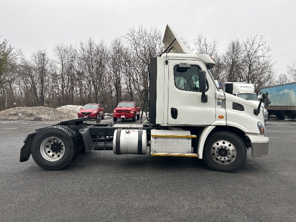 Day Cab Tractor-Heavy Duty Tractors-Freightliner-2017-Cascadia 11342ST-Belcamp-MD-409,598\n\t\tmiles-$ 22,000 - Image 8