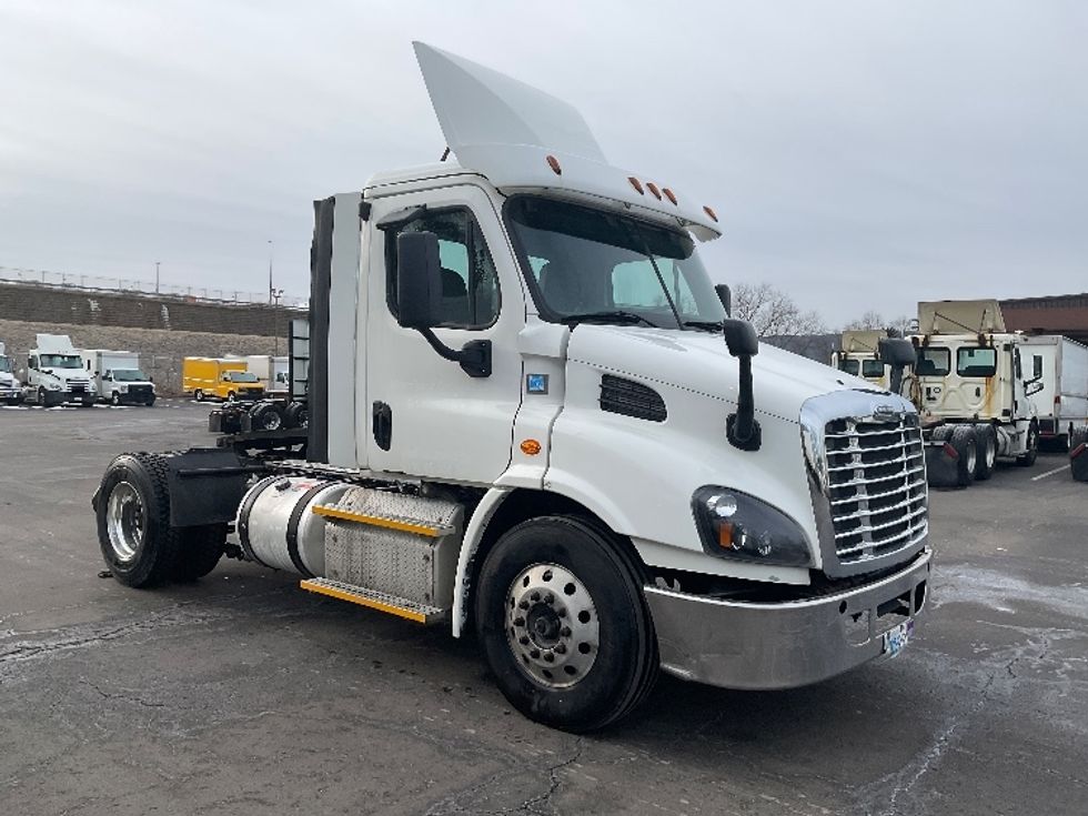 Day Cab Tractor-Heavy Duty Tractors-Freightliner-2017-Cascadia 11342ST-Binghamton-NY-547,137\n\t\tmiles-$ 18,500 - Image 1