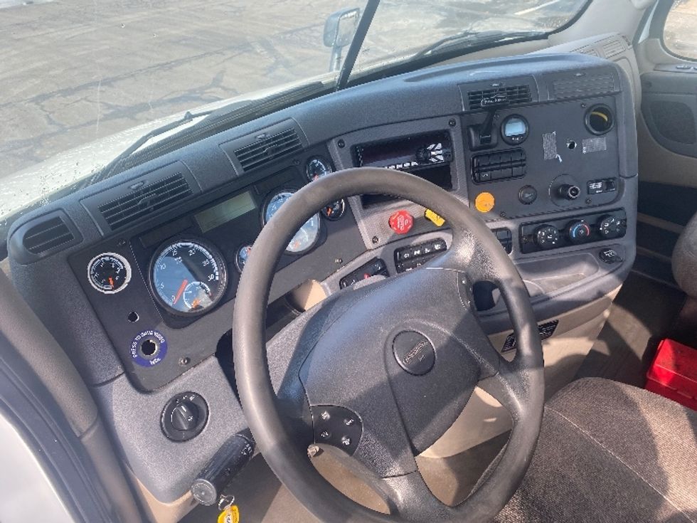 Day Cab Tractor-Heavy Duty Tractors-Freightliner-2017-Cascadia 11342ST-Binghamton-NY-547,137\n\t\tmiles-$ 18,500 - Image 10