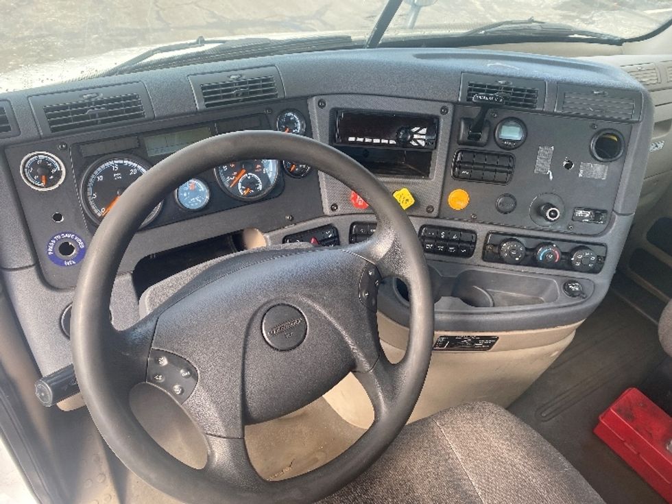 Day Cab Tractor-Heavy Duty Tractors-Freightliner-2017-Cascadia 11342ST-Binghamton-NY-547,137\n\t\tmiles-$ 18,500 - Image 11