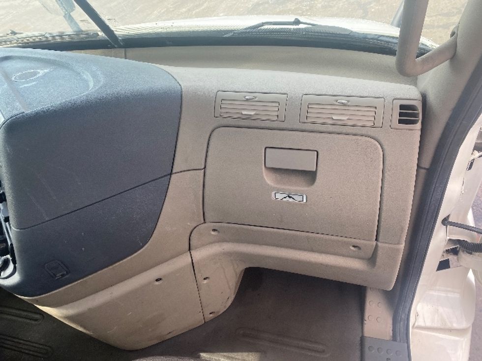 Day Cab Tractor-Heavy Duty Tractors-Freightliner-2017-Cascadia 11342ST-Binghamton-NY-547,137\n\t\tmiles-$ 18,500 - Image 13