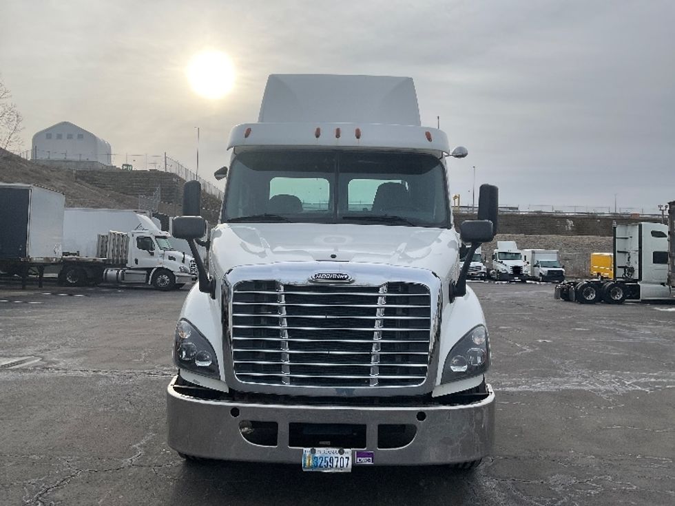 Day Cab Tractor-Heavy Duty Tractors-Freightliner-2017-Cascadia 11342ST-Binghamton-NY-547,137\n\t\tmiles-$ 18,500 - Image 2