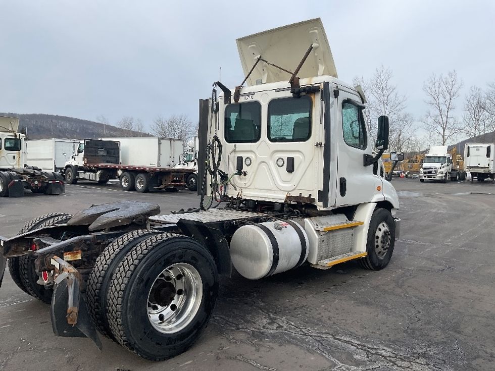 Day Cab Tractor-Heavy Duty Tractors-Freightliner-2017-Cascadia 11342ST-Binghamton-NY-547,137\n\t\tmiles-$ 18,500 - Image 7