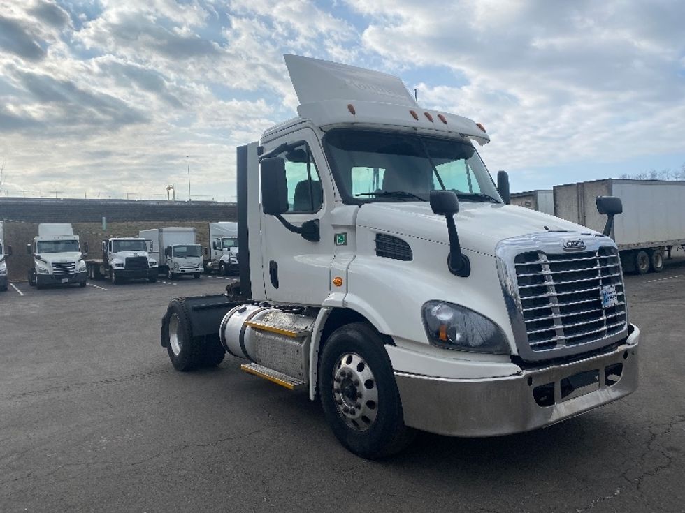Day Cab Tractor-Heavy Duty Tractors-Freightliner-2017-Cascadia 11342ST-Binghamton-NY-568,398\n\t\tmiles-$ 18,000 - Image 1