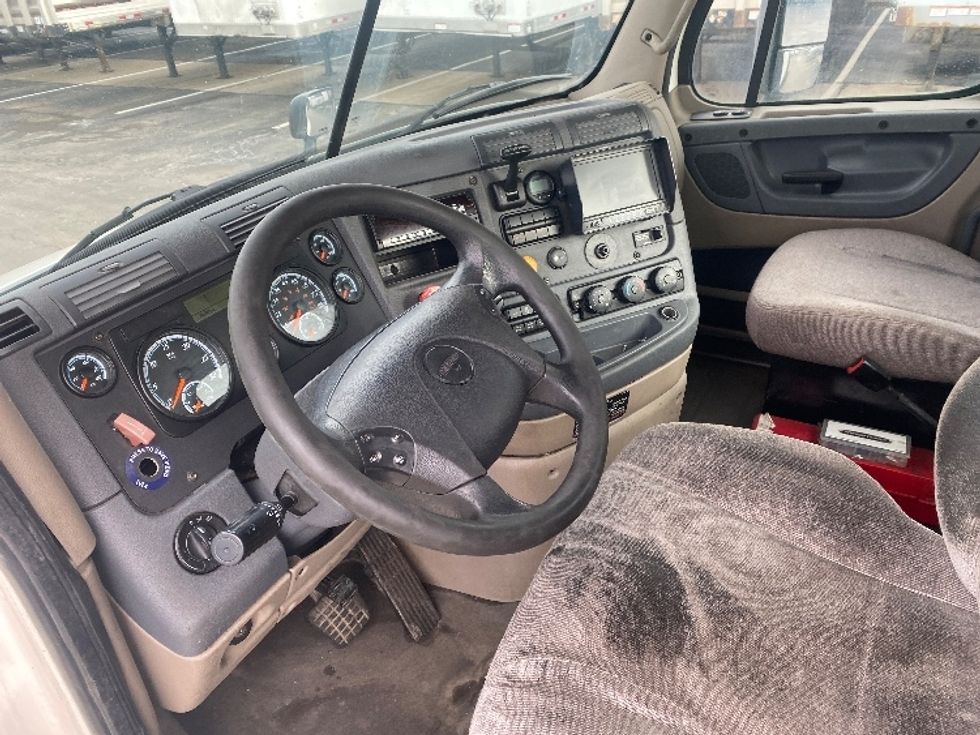 Day Cab Tractor-Heavy Duty Tractors-Freightliner-2017-Cascadia 11342ST-Binghamton-NY-568,398\n\t\tmiles-$ 18,000 - Image 10