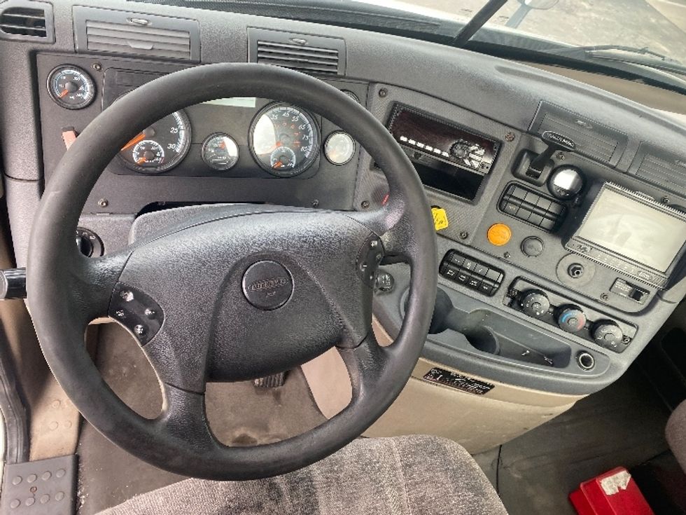 Day Cab Tractor-Heavy Duty Tractors-Freightliner-2017-Cascadia 11342ST-Binghamton-NY-568,398\n\t\tmiles-$ 18,000 - Image 11