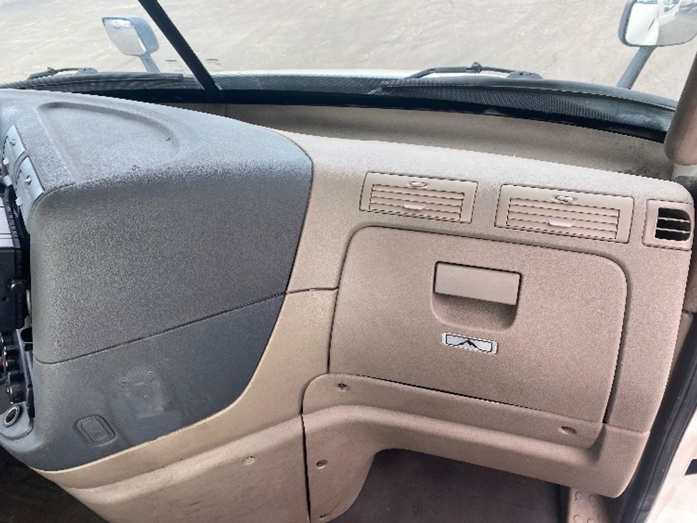 Day Cab Tractor-Heavy Duty Tractors-Freightliner-2017-Cascadia 11342ST-Binghamton-NY-568,398\n\t\tmiles-$ 18,000 - Image 13