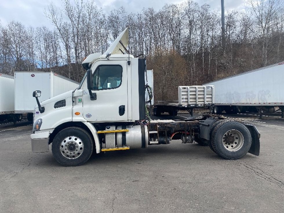 Day Cab Tractor-Heavy Duty Tractors-Freightliner-2017-Cascadia 11342ST-Binghamton-NY-568,398\n\t\tmiles-$ 18,000 - Image 4