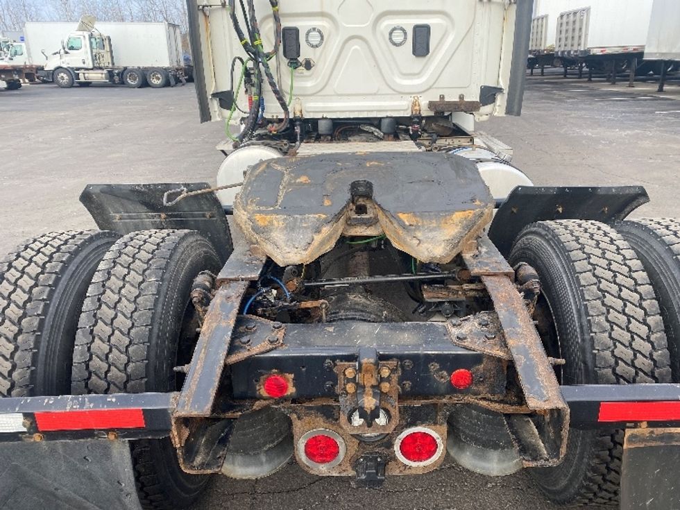 Day Cab Tractor-Heavy Duty Tractors-Freightliner-2017-Cascadia 11342ST-Binghamton-NY-568,398\n\t\tmiles-$ 18,000 - Image 6
